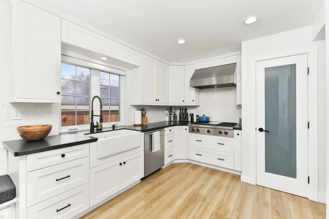 White kitchen, Sacramento