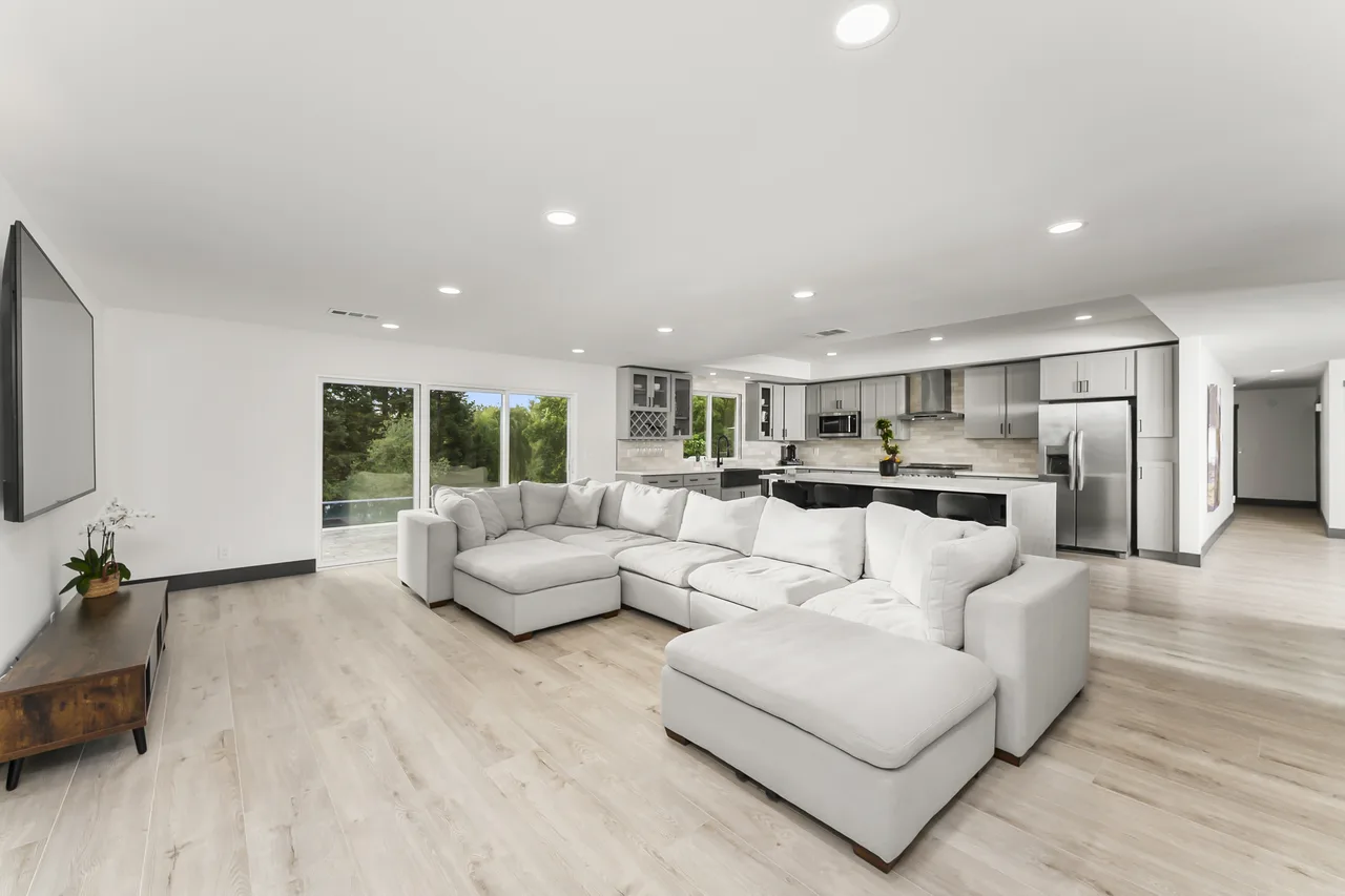 Floor Plan & Room Renders